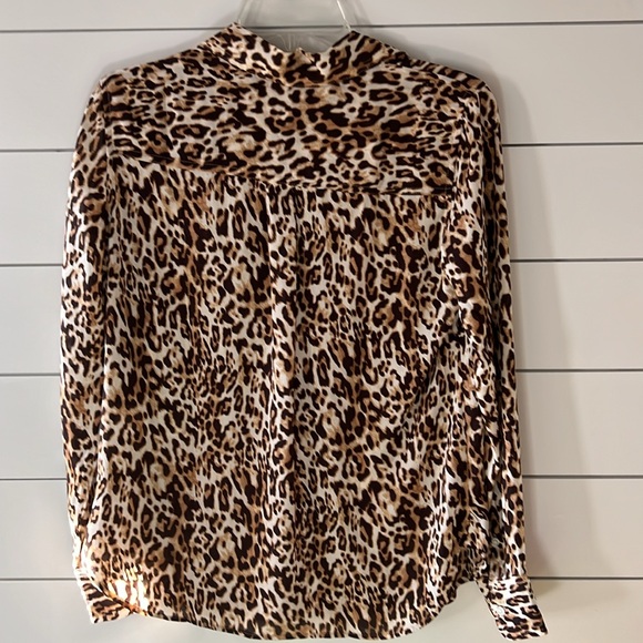New with tags, Banana Republic button up leopard print blouse size extra small - Picture 4 of 4